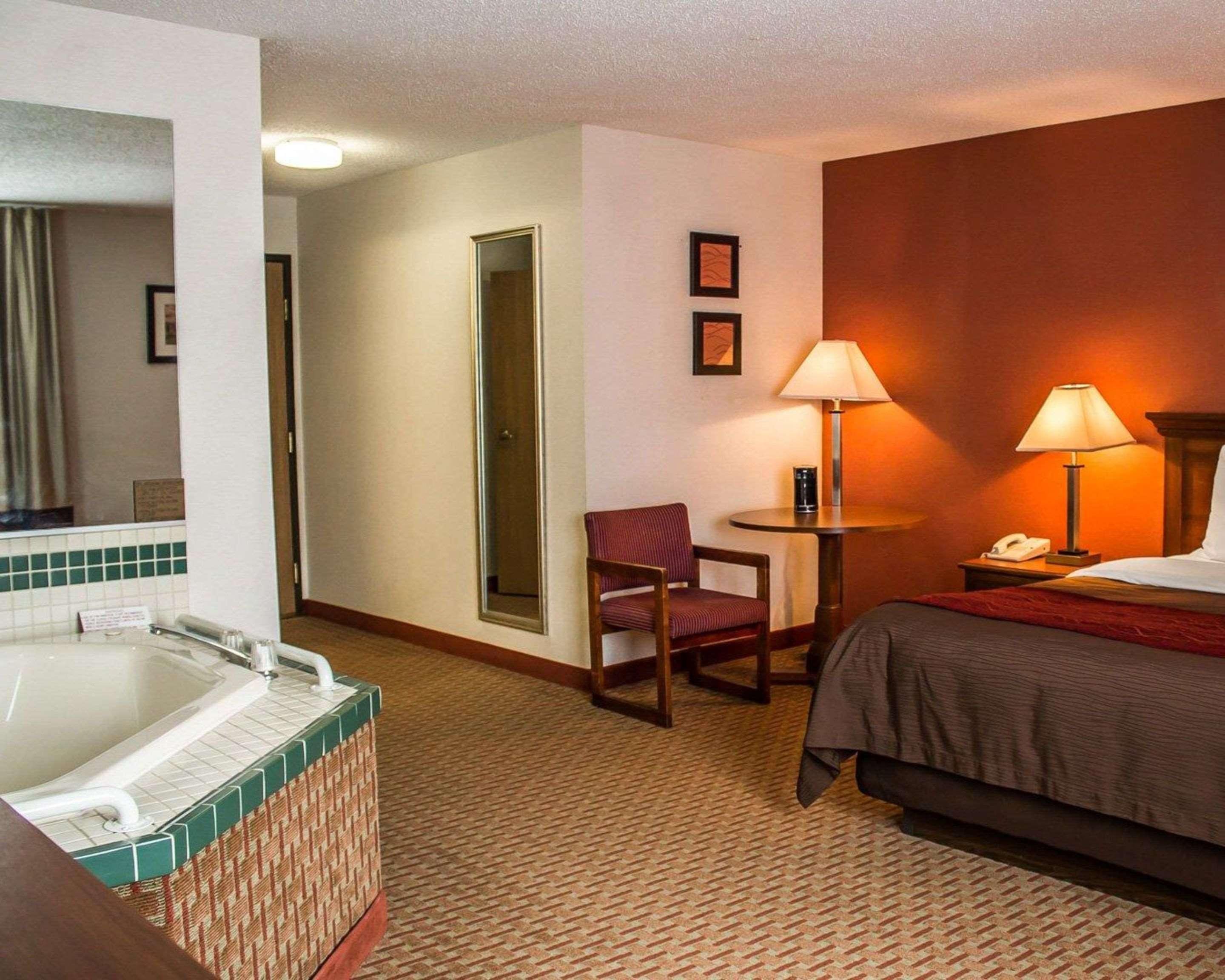 Quality Inn East Liverpool Eksteriør billede