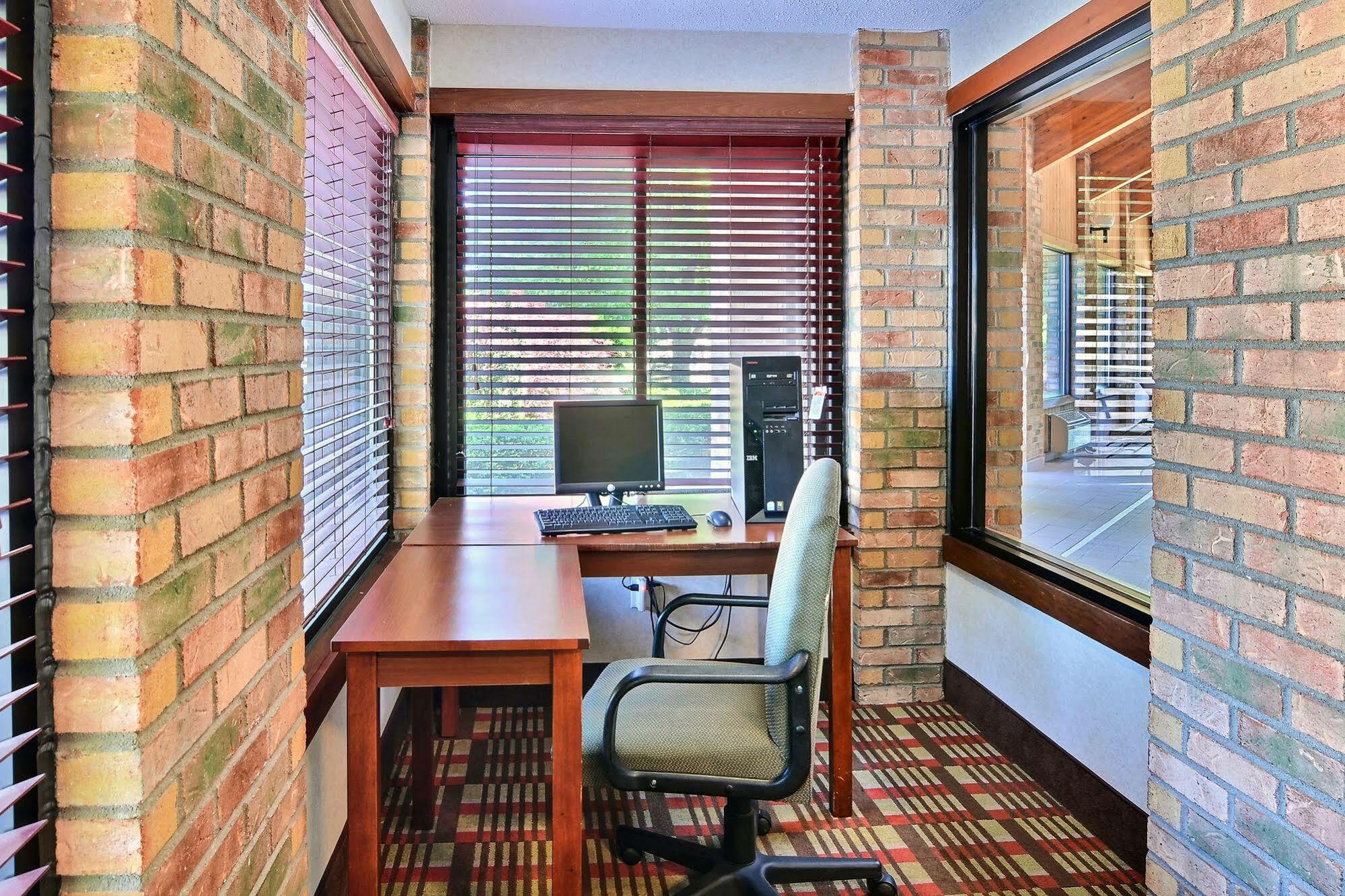 Quality Inn East Liverpool Eksteriør billede